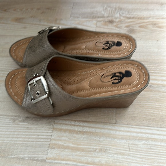 Slide sandals - Picture 2 of 4